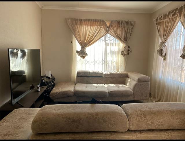 3 BEDROOM HOUSE FOR SALE IN EVATON WEST